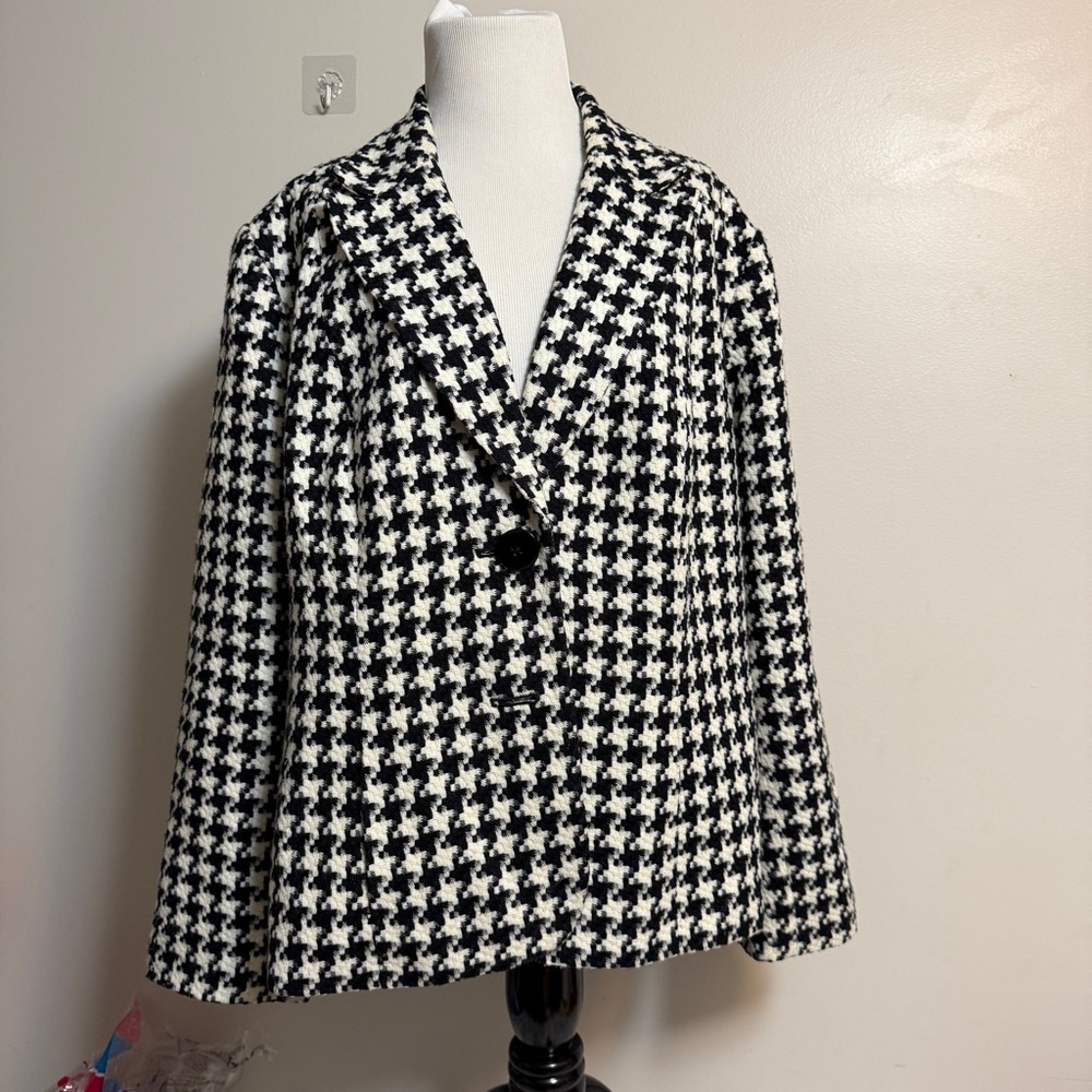 Stylish Black and White Houndstooth Women's Coat